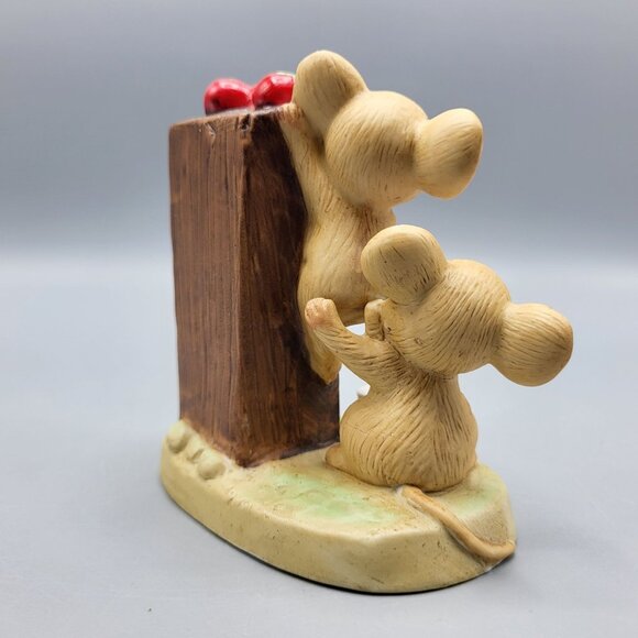 Vintage 1979 Enesco Figurine Mice Pair Climbing Shelf Apples Broom Decor Ceramic - Picture 6 of 16